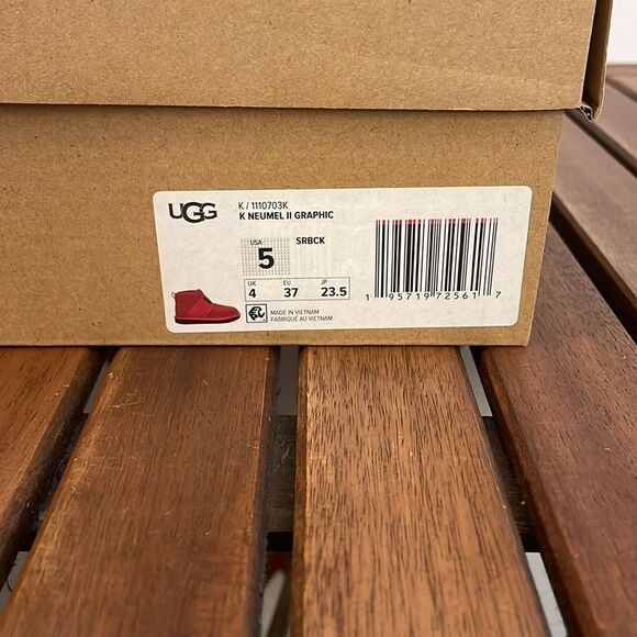 UGG Kid Neumel II Graphic Boots Red Big Kid 5 Y - Picture 13 of 15